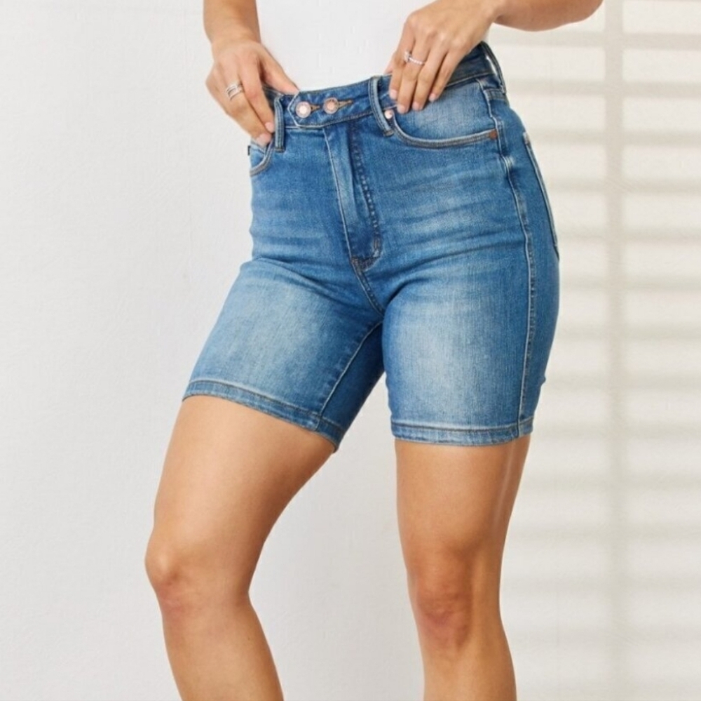 Judy Blue Tummy Control Bermuda Short